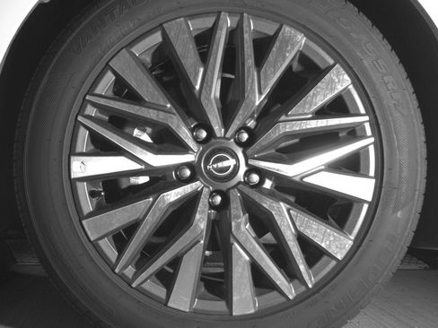 Used 2025 Nissan Altima 2.5 SV FWD image 12