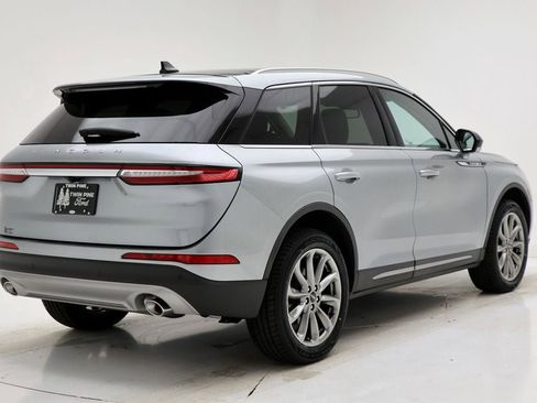 Used 2022 Lincoln Corsair AWD w/ Premium Package image 9