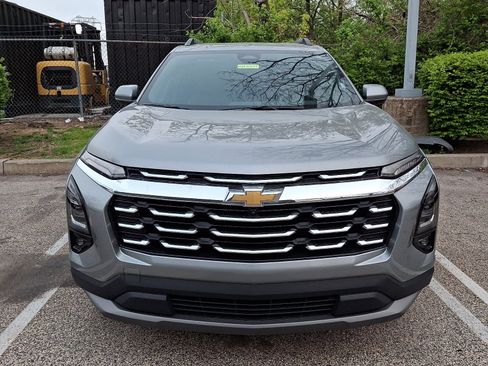 Used 2025 Chevrolet Equinox LT w/ Convenience Package II image 2