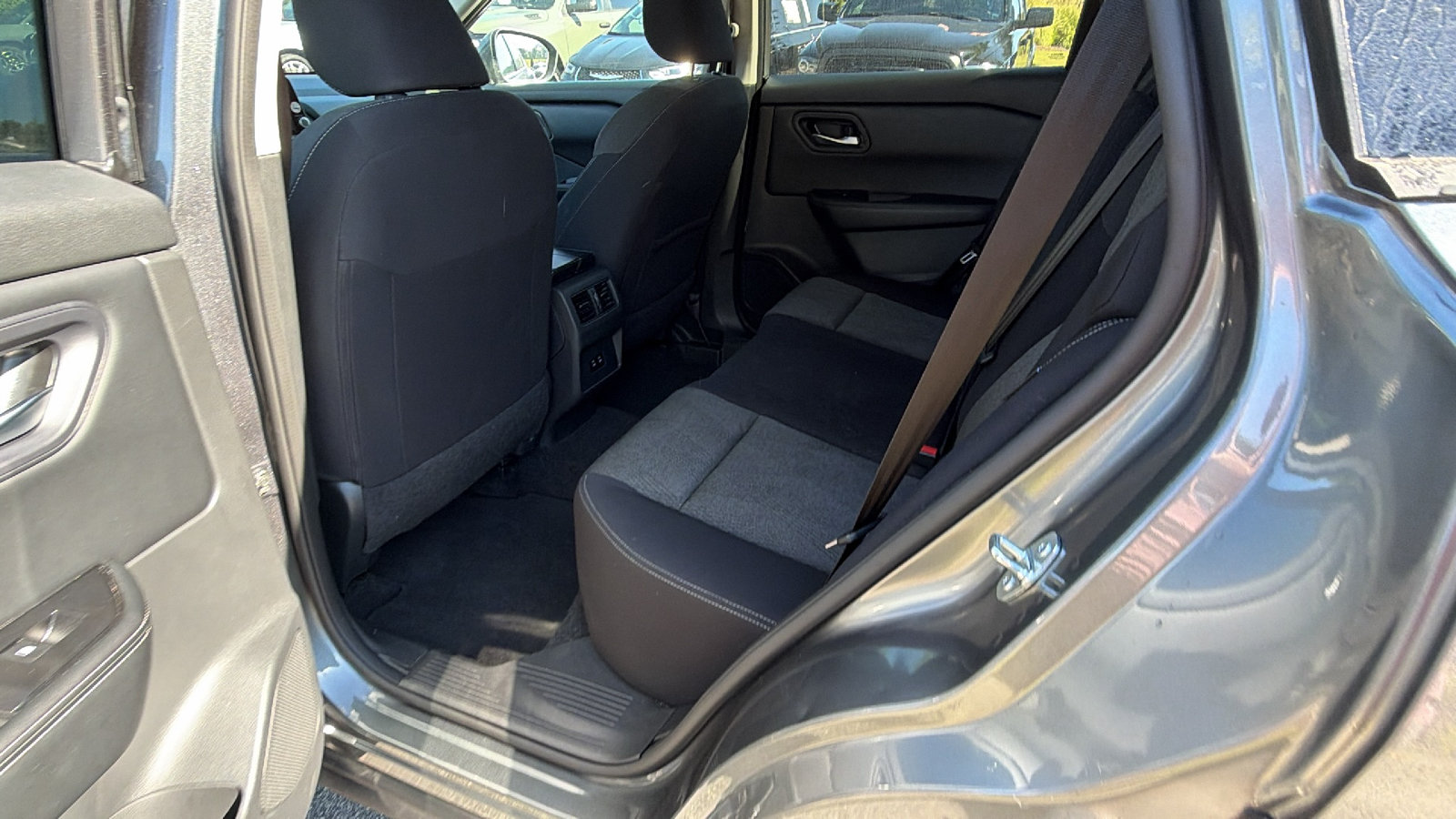 Used 2024 Nissan Rogue SV AWD/4WD image 23