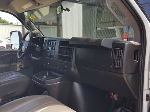 Used 2018 Chevrolet Express 3500 image 11