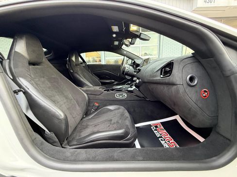 Used 2020 Aston Martin V8 Vantage Base 2dr Coupe image 32