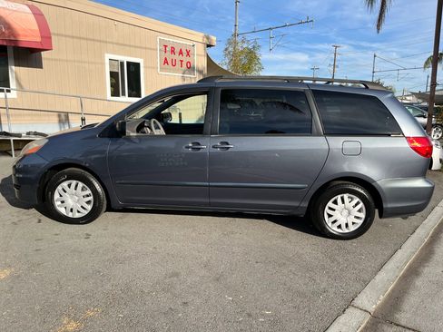 Used 2007 Toyota Sienna LE image 6