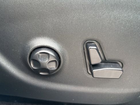 Used 2019 Jeep Cherokee Limited image 35