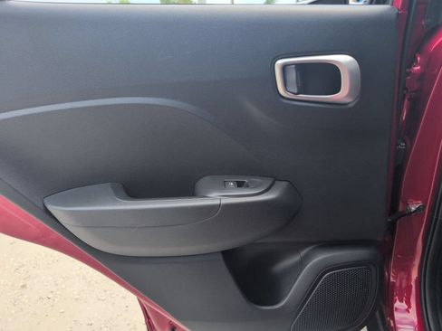 Used 2025 Hyundai Venue SEL FWD image 26