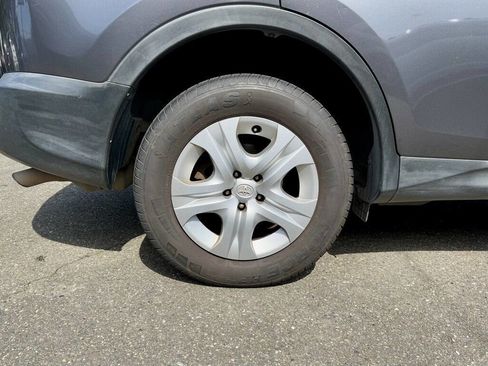 Used 2014 Toyota RAV4 LE image 28