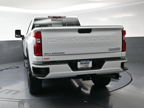 Used 2022 Chevrolet Silverado 2500 High Country AWD/4WD image 8