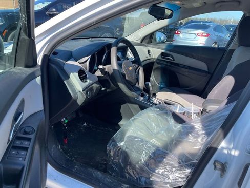 Used 2014 Chevrolet Cruze LS image 5