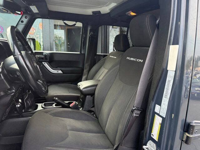 Used 2017 Jeep Wrangler Unlimited Rubicon w/ Max Tow Package AWD/4WD image 17