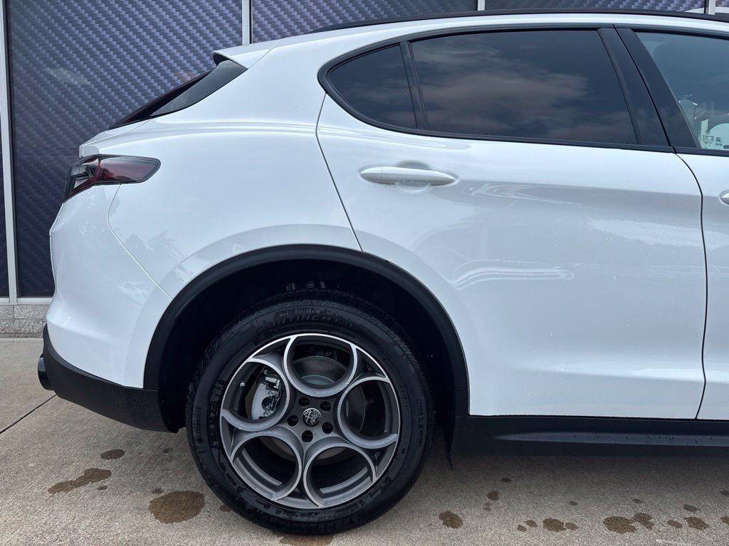 New 2026 Alfa Romeo Stelvio Sprint AWD/4WD image 5