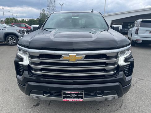 Used 2023 Chevrolet Silverado 1500 High Country w/ High Country Premium Package AWD/4WD image 2