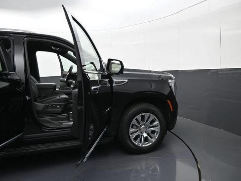 Used 2025 GMC Yukon Denali AWD/4WD image 9