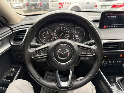 Used 2018 MAZDA CX-9 Touring w/ Touring Premium Package image 16