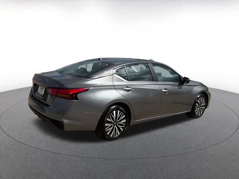 Used 2024 Nissan Altima 2.5 SV image 12