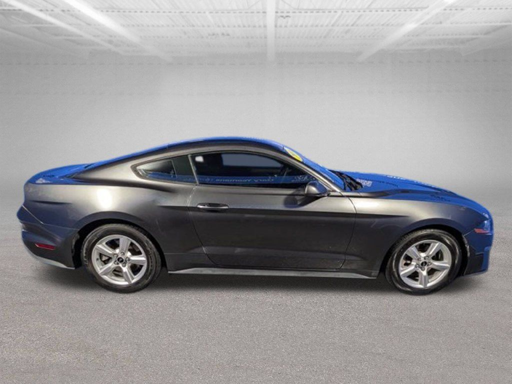 Used 2018 Ford Mustang Coupe RWD image 4