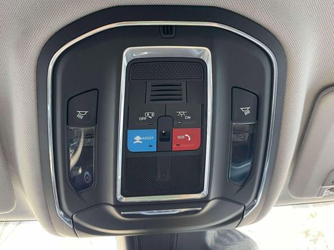 Used 2023 Jeep Grand Cherokee Laredo image 28