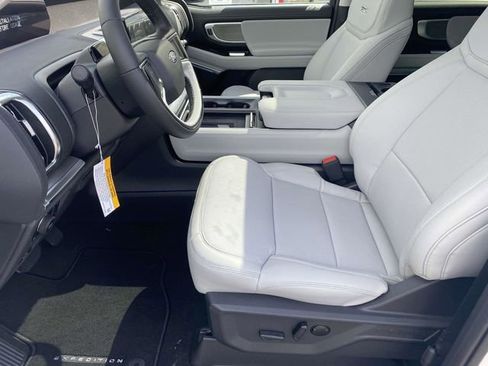 New 2025 Ford Expedition Max Platinum w/ Driver's Package AWD/4WD image 7