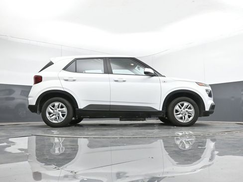 Certified 2025 Hyundai Venue SE image 42
