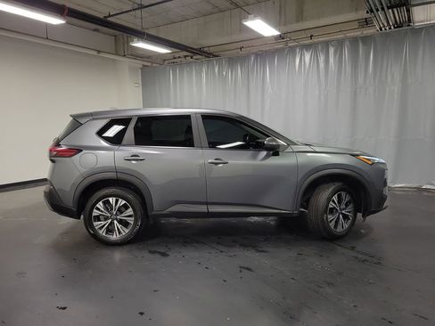 Used 2023 Nissan Rogue SV image 9