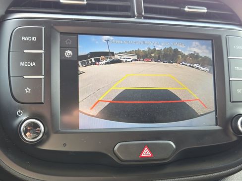 Used 2023 Kia Soul LX image 28