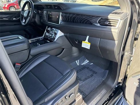 Used 2024 GMC Yukon Denali w/ Advanced Technology Package image 14