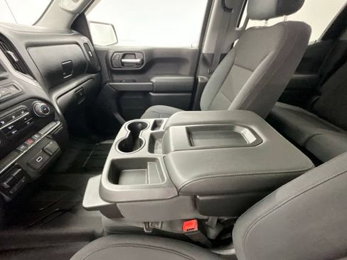 Used 2019 Chevrolet Silverado 1500 Custom w/ Custom Convenience Package AWD/4WD image 16