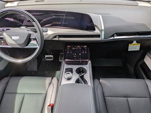 New 2026 Cadillac Vistiq Sport w/ LPO, Floor Liner Package image 16