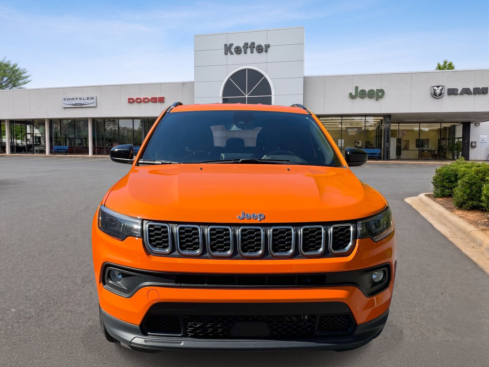 Used 2026 Jeep Compass Latitude AWD/4WD image 2