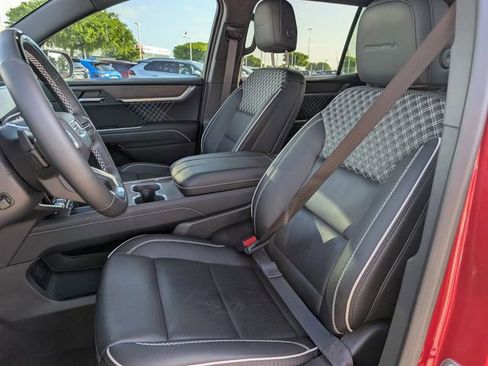 Used 2025 GMC Acadia Denali w/ Super Cruise Package FWD image 24