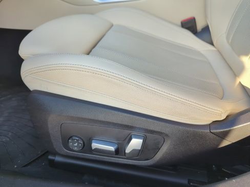 Used 2023 BMW 330e w/ Premium Package image 9