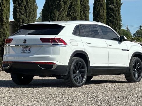 Used 2022 Volkswagen Atlas Cross Sport SE FWD image 4