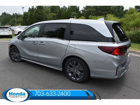 New 2026 Honda Odyssey Touring image 5