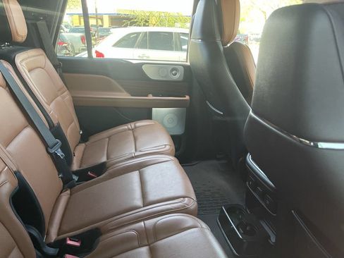 Used 2019 Lincoln Navigator Reserve w/ Cargo Package AWD/4WD image 9