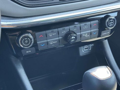 Used 2023 Jeep Compass Limited image 26