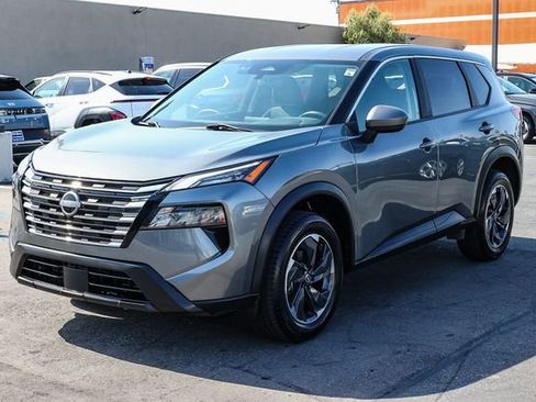 Used 2024 Nissan Rogue SV FWD image 3