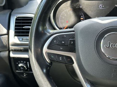 Used 2019 Jeep Grand Cherokee Altitude AWD/4WD image 9