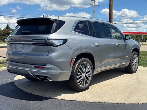 Used 2025 Buick Enclave Avenir w/ Super Cruise Package FWD image 7