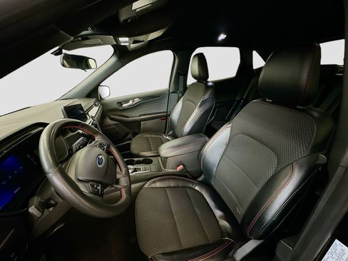 Used 2024 Ford Escape ST-Line image 13