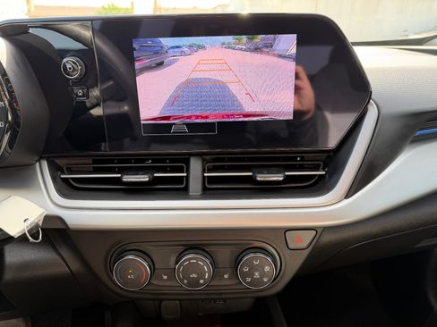 Used 2024 Chevrolet Trax LS w/ LS Convenience Package FWD image 14