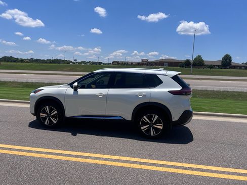 Used 2023 Nissan Rogue Platinum FWD image 8