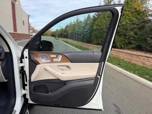 Used 2020 Mercedes-Benz GLS 450 4MATIC image 31