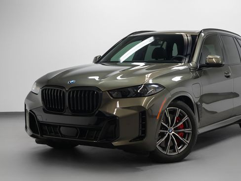 Used 2026 BMW X5 xDrive50e w/ M Sport Package AWD/4WD image 7