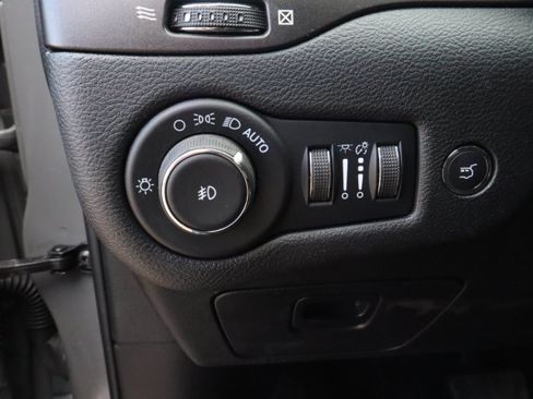 Used 2022 Jeep Cherokee Trailhawk w/ Technology Group B AWD/4WD image 17