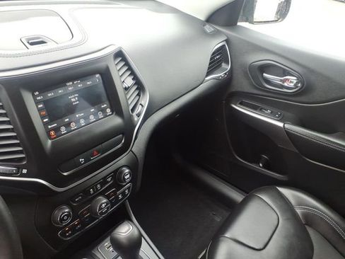 Used 2019 Jeep Cherokee Latitude Plus w/ Comfort/Convenience Group AWD/4WD image 12