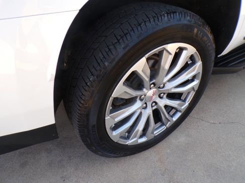 Used 2021 GMC Yukon Denali image 8