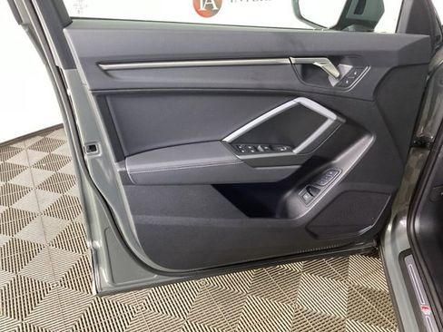 Used 2025 Audi Q3 2.0T Premium image 16