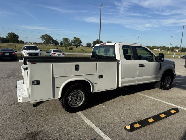 Used 2017 Ford F250 XL w/ Power Equipment Group RWD image 2