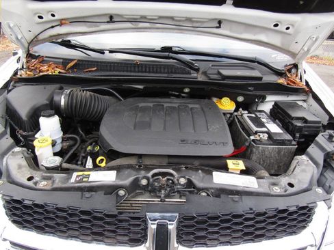 Used 2019 Dodge Grand Caravan SE w/ UConnect Hands-Free Group image 28