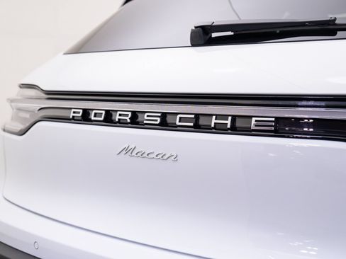 Used 2026 Porsche Macan AWD/4WD image 39