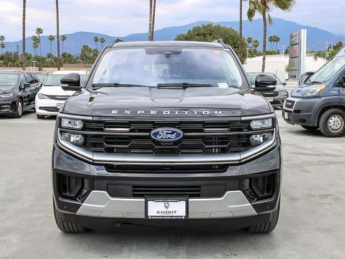 Used 2025 Ford Expedition Platinum AWD/4WD image 3